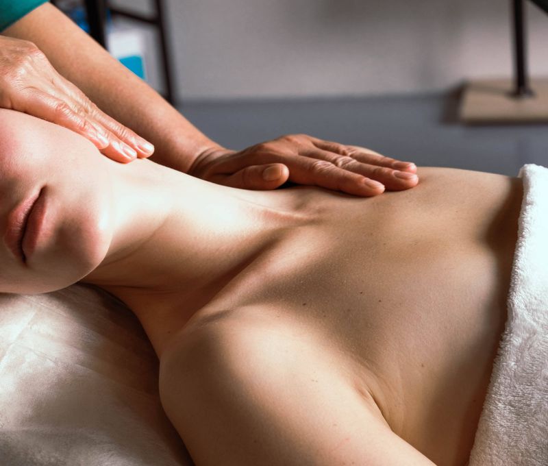 Anti Stress Massage mit tiefen Gewebstechniken für Kopf, Gesicht, Nacken und Rücken